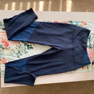 Beyond Yoga two tone blue leggings